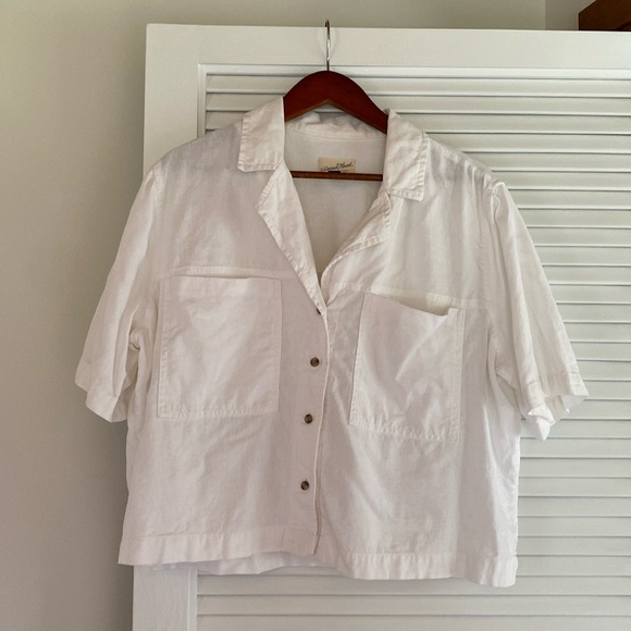 Universal Thread - Women’s Short Sleeve Collared Button-Down Shirt - White - Picture 3 of 6